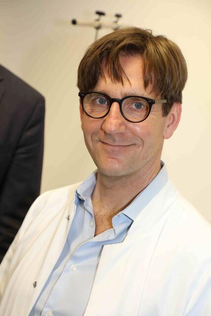 Chefarzt der Urologie Prof. Dr. Andreas Blana. | Foto: Udo Dreier