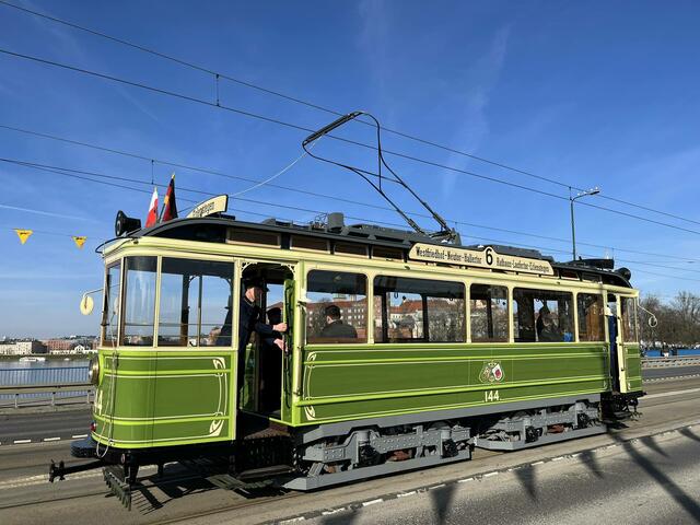 Endlich war es endlich soweit, in unserer polnischen Partnerstadt Krakau sind zwei „neue alte“ Zeppelinwagen zu einer ersten gemeinsamen Rundfahrt aufgebrochen. 
 | Foto: © Christian Vogel