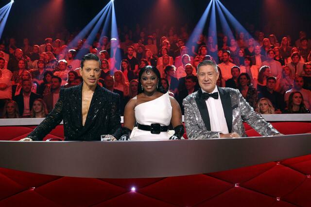 Die Jury der Tanz-Show Let's Dance mit Jorge González, Motsi Mabuse und Joachim Llambi (v.l.).  | Foto: Frank W. Hempel/RTL+ /dpa