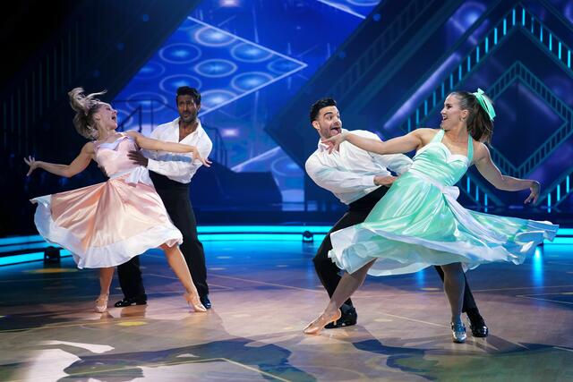 Stefano Zarrella (l.) und Biyon Kattilathu mit Marta Arndt und Mariia Maksina. | Foto: RTL / Stefan Gregorowius