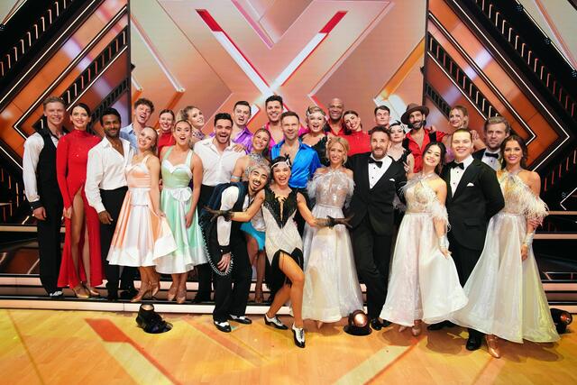 Mit diesen 14 Paaren startet die 17. Staffel von „Let´s Dance“. | Foto: RTL / Stefan Gregorowius