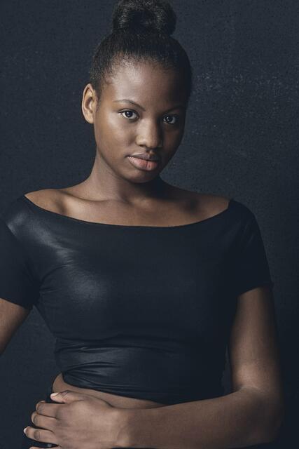 Fabienne
(20, Solingen)
Fabienne, geboren im Senegal, ist Zahnmedizinische Fachangestellte mit einem Faible für die Modebranche. Dort hat sie bereits Erfahrungen gesammelt, u.a. bei Esprit. Neben ihrer beruflichen Tätigkeit sind ihre Hobbys Reiten und Zeichnen. Die 20-Jährige liebt neben Nudeln auch „ungesunde“ Köstlichkeiten wie Pizza, Burger und Pommes. Fabiennes Kindheitstraum war es schon immer, Topmodel und Prinzessin zu sein. | Foto: © Germany’s Next Topmodel - by Heidi Klum/Michael de Boer