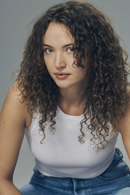 Sara
(28, Berlin)
Die geborene Polin ist gelernte Mediengestalterin sowie Barista. In ihrer Freizeit malt und gestaltet sie gerne, ist handwerklich aktiv und begeistert sich für Filme. Lesen ist für sie fast tägliche Routine. Leidenschaftlich kocht sie Rezepte aus aller Welt und interessiert sich allgemein für die Gastronomie. Die großen Vorbilder der 28-Jährigen sind ihre Großeltern. Als Kind träumte sie davon, Model und Anwältin zu werden. Ob sie sich dieses Jahr einen dieser Wünsche verwirklicht? | Foto: © Germany’s Next Topmodel - by Heidi Klum/Michael de Boer