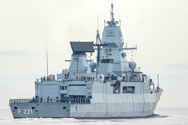 Es war der erste scharfe Waffeneinsatz der Deutschen Marine in dem am Freitag begonnenen Einsatz.  | Foto:  Sina Schuldt/dpa