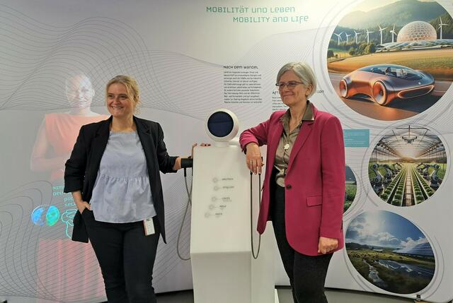 Marion Grether, Leiterin des Deutschen Museums Nürnberg (l.) mit Dr. Christa Standecker, Geschäftsführerin der Europäischen Metropolregion Nürnberg. | Foto: Thomas Langer/Deutsches Museum Nürnberg
