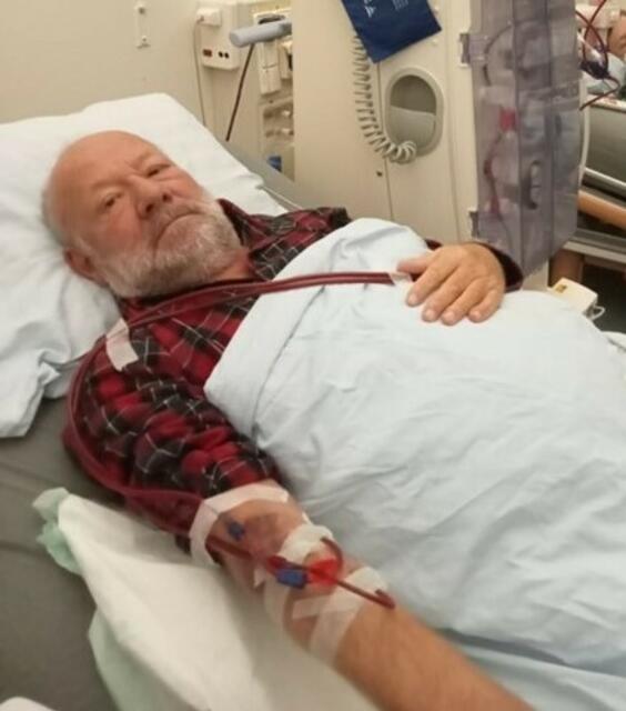Die Dialyse hält Matthias am Leben. | Foto: Familienkrebshilfe Sonnenherz