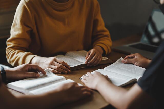 Literaturtreff „Seitenblick“ am Donnerstag, 11. April, um 20 Uhr in der Innenstadtbibliothek Carl F. Eckart. | Foto: Deemerwha studio/stockadobecom