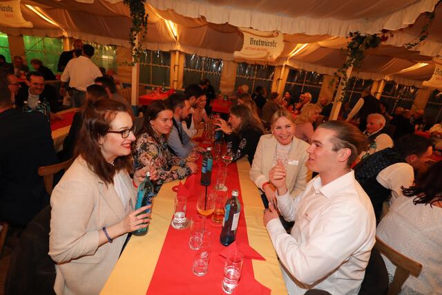 Impressionen von "Business meets Media" auf dem Nürnberger Frühlingsfest 2024.