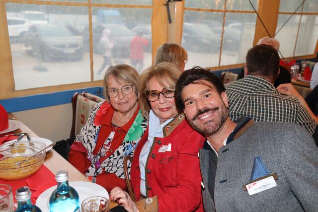 Impressionen von "Business meets Media" auf dem Nürnberger Frühlingsfest 2024.