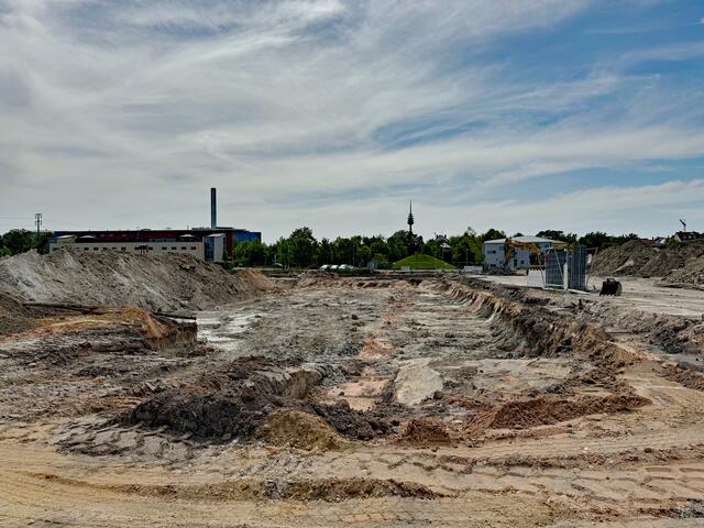 Auf dem Areal für die neue Sör-Zentrale am Pferdemarkt laufen derzeit noch Abbrucharbeiten. Mit dem Rohbau des neuen Werksgeländes soll im Juli 2024 begonnen werden.
 | Foto: André Winkel / Stadt Nürnberg