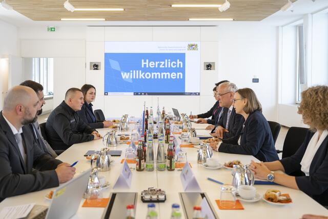 Innenminister Joachim Herrmann traf  den stellvertretenden ukrainischen Innenminister Vasyl Teteria zu einem Gedankenaustausch in Nürnberg | Foto: Bayerisches Innenministerium / Uwe Niklas