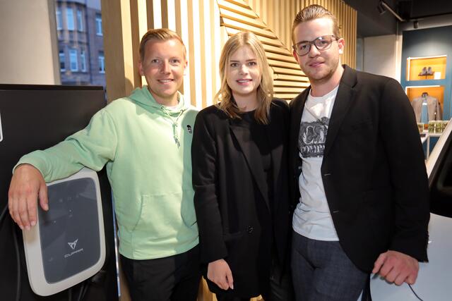 Julian Weiß von werk :b events mit den Geschwistern Kathrin und Max Feser, Feser-Graf Gruppe. | Foto: Jürgen Friedrich