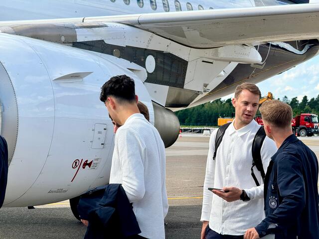 Die Nationalmannschaft fliegt an Bord eines Lufthansa Airbus A319 ab Nürnberg zu ihrem Testspiel vor der EM.  | Foto: Christian Albrecht / Airport Nürnberg