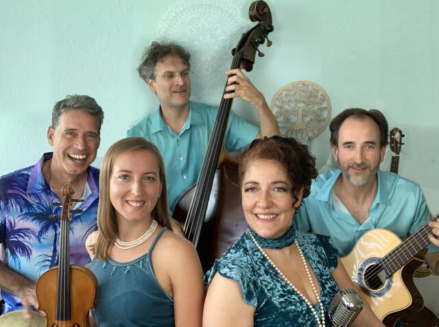 Son del Mar spielen auf Hallplatz. | Foto: Son del Mar / oh