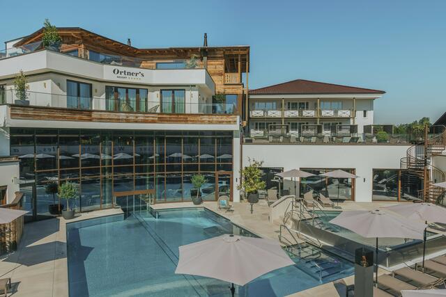 In Sommerfülle baden, umgeben von lässigem Luxus, lässt es sich im familiengeführten 5-Sterne Ortner’s Resort. | Foto: Ortner's Resort