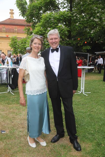Marktspiegel-Geschäftsführer Harald Greiner mit Gattin Sylvia.  | Foto: Jürgen Friedrich/Udo Dreier/Verena Dreier