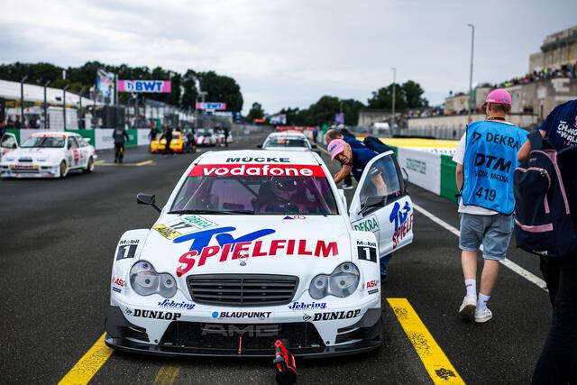 Gänsehaut-Macher: Stefan Mücke und seine Mercedes-Benz C-Klasse DTM waren am grellen Motorenklang das ganze Wochenende zu erkennen. | Foto: ADAC Motorsport
