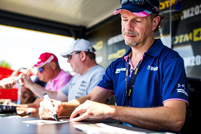 Autogrammstunde DTM Classic – immer ein Highlight für die Fans. | Foto: ADAC Motorsport