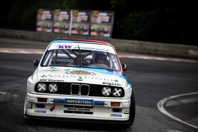 BMW E30 M3 – der erfolgreichste Tourenwagen im Rennsport. Hier siegreich dirigiert von René Ruch. | Foto: ADAC Motorsport