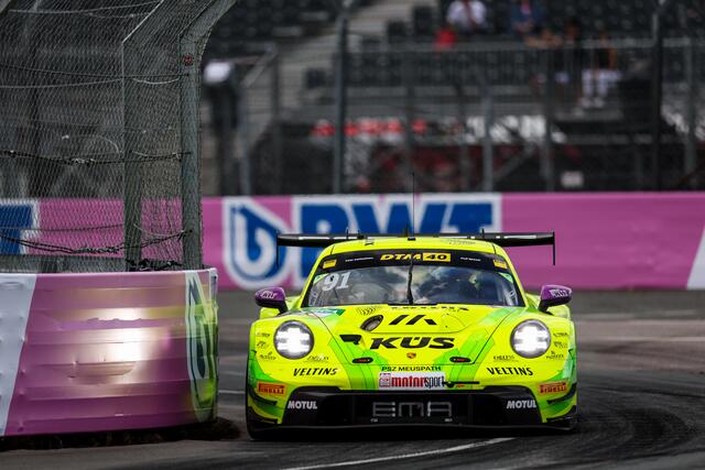 Thomas Preining (AUT / Porsche 911 GT3 R / Manthey EMA) lässt den "Grello" fliegen! | Foto: ADAC Motorsport