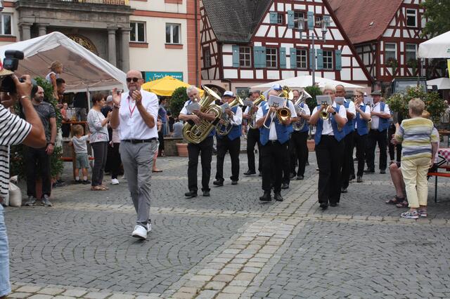 Der Einzug am Freitag-Nachmittag ist Tradition. | Foto: Victor Schlampp