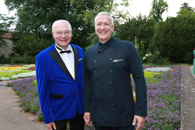 Edelcomödiant Martin Rassau mit Sternekoch Alexander Herrmann.
