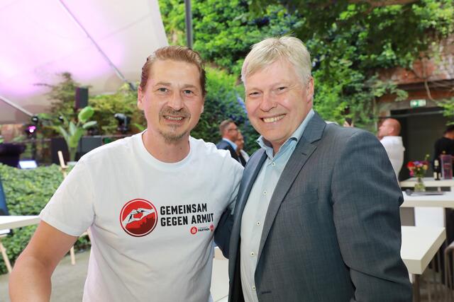 Guido Seibelt (li.) ist neuer alter Stadionsprecher beim 1. FCN. Hier mit MarktSpiegel-Geschäftsführer Harald Greiner. | Foto: Jürgen Friedrich