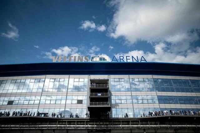 Mit mehr als 61.000 hatte Schalke 04 von allen Zweitligisten den höchsten Zuschauerschnitt.
 | Foto: Fabian Strauch/dpa