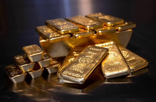 Eine Seniorin ist von Schockanrufern um Gold im Wert von 140.000 Euro gebracht worden.  | Foto: Sven Hoppe/dpa (Symbolbild)
