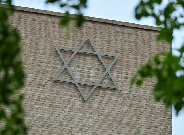 Nicht nur sichtbare jüdische Symbole und Synagogen sind in Deutschland Ziele antisemitischer Straftaten. (Archivbild) | Foto: Patrick Pleul/dpa