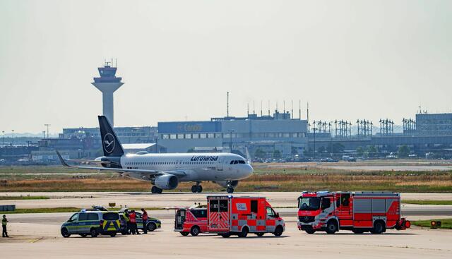 Nach einer Störaktion am Frankfurter Flughafen gibt es Durchsuchungen bei der Letzten Generation. (Archivild) | Foto: Andreas Arnold/dpa