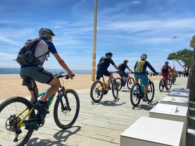 Die Strandpromenaden sind ein großes Problem.
 | Foto: Emilio Rappold/dpa