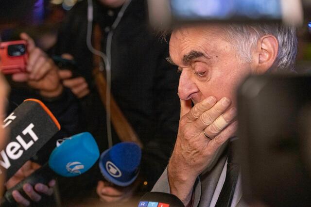 Auch Innenminister Herbert Reul begab sich zum Tatort. | Foto:  Thomas Banneyer/dpa