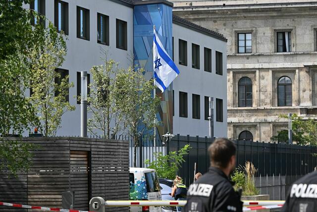 Großeinsatz vor dem israelischen Generalkonsulat in München | Foto: Peter Kneffel/dpa