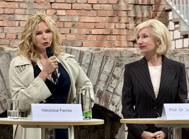 Schauspiel-Star Veronica Ferres bei der Pressekonferenz in der Kongresshalle. | Foto: Peter Maskow