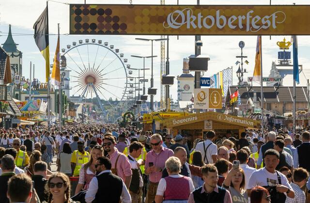 Die Wiesn 2023 lockte die rekordverdächtige Zahl von 7,2 Millionen Gästen an. | Foto: Peter Kneffel/dpa/Archivbild