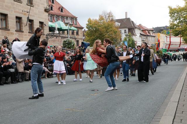 Erntedankfestzug in Fürth mit 92 Gruppen.  | Foto: Jürgen Friedrich