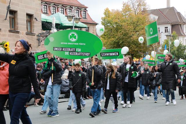 Erntedankfestzug in Fürth mit 92 Gruppen.  | Foto: Jürgen Friedrich