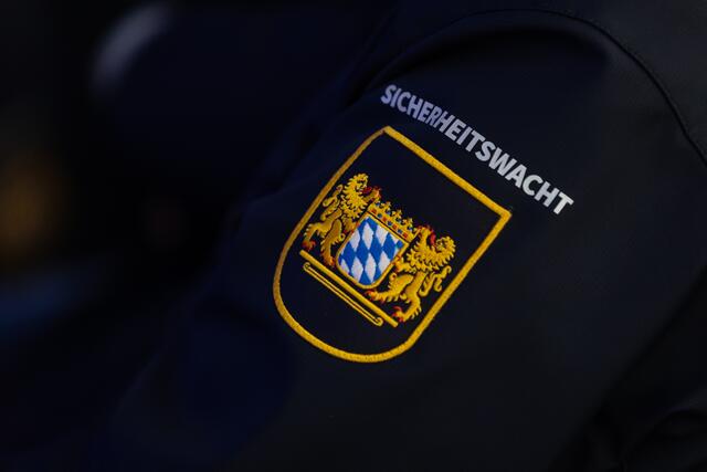 Die Bayerische Sicherheitswacht ist sichtbares und ansprechbares Bindeglied zwischen der Bevölkerung und der Polizei.  | Foto: Bayerisches Innenministerium