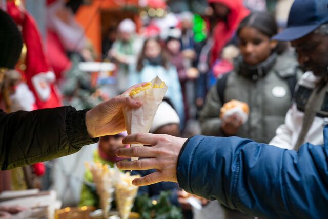 Etwa 100 fleißige Helfer sind in diesen Tagen im Einsatz, um den Markt auf die Beine zu stellen. | Foto: oh