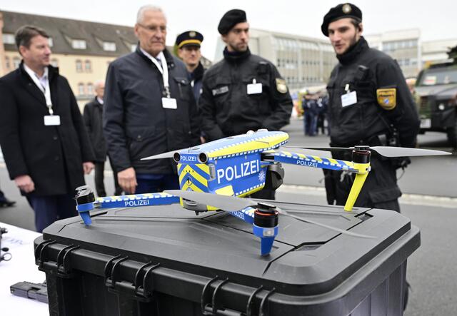 Vom 4. November 2024 bis 6. November 2024, fand in Würzburg die 'MainTEX 2024' statt, eine gemeinsame Anti-Terrorübung der Bayerischen Polizei und der Bundeswehr. Bis zu 75 Einsatzkräfte haben die Zusammenarbeit geübt | Foto: Matthias Merz/Bayerisches Innenministerium