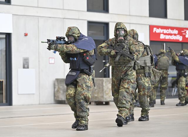 Im Mittelpunkt stand eine Gefahrenlage durch chemische, biologische, radiologische oder nukleare Substanzen (sogenannte 'CBRN-Gefahrenlage'). | Foto: Matthias Merz/Bayerisches Innenministerium
