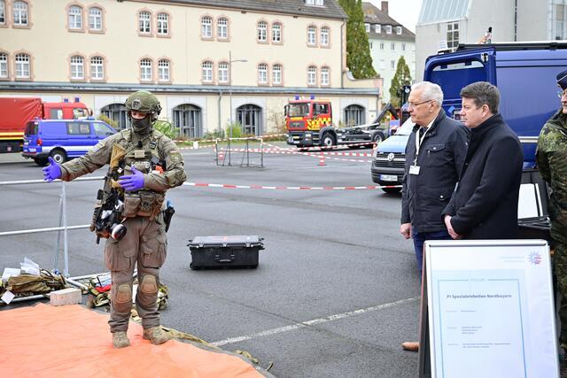 Vom 4. November 2024 bis 6. November 2024, fand in Würzburg die 'MainTEX 2024' statt, eine gemeinsame Anti-Terrorübung der Bayerischen Polizei und der Bundeswehr. Bis zu 75 Einsatzkräfte haben die Zusammenarbeit geübt | Foto: Matthias Merz/Bayerisches Innenministerium