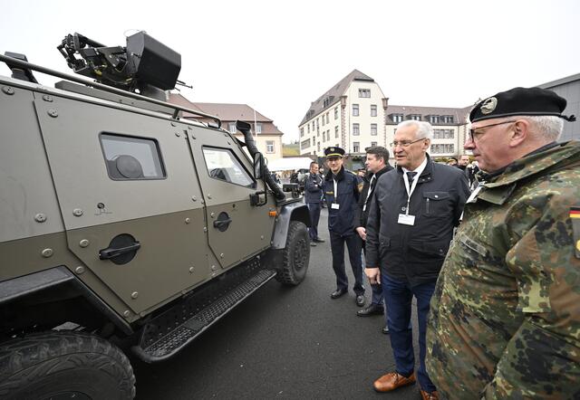 Vom 4. November 2024 bis 6. November 2024, fand in Würzburg die 'MainTEX 2024' statt, eine gemeinsame Anti-Terrorübung der Bayerischen Polizei und der Bundeswehr. Bis zu 75 Einsatzkräfte haben die Zusammenarbeit geübt | Foto: Matthias Merz/Bayerisches Innenministerium