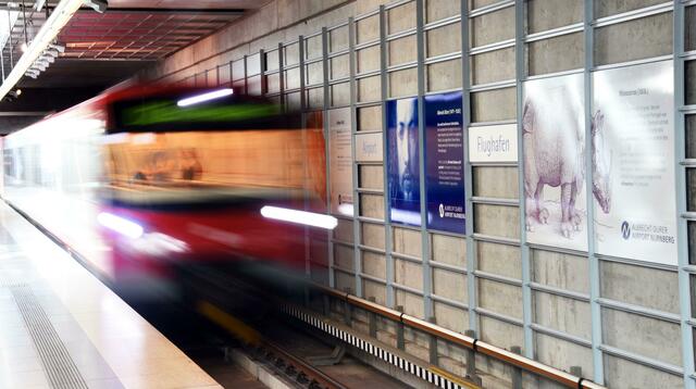 Seit der Eröffnung der Station "Flughafen" vor 25 Jahren verbindet die U-Bahnlinie U2 den Airport Nürnberg mit ganz Nürnberg. Viele Passagiere nutzen die U-Bahn zur An- und Abreise.  | Foto:  Airport Nürnberg