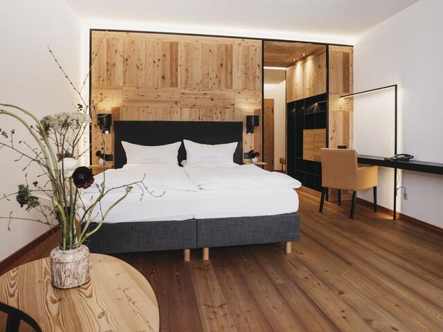 Behaglichkeit und Luxus modern kombiniert: die Juniorsuite Samalm. | Foto: Almwellness Resort Tuffbad
