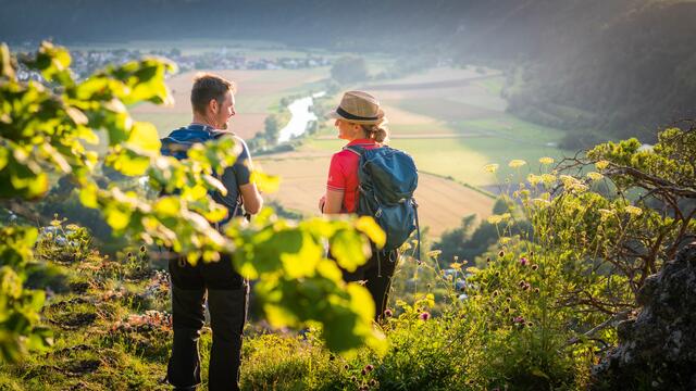 Ausblick vom Michelsberg bei Kipfenberg im Naturpark Altmühltal.  | Foto: © Naturpark Altmühltal/Dietmar Denger