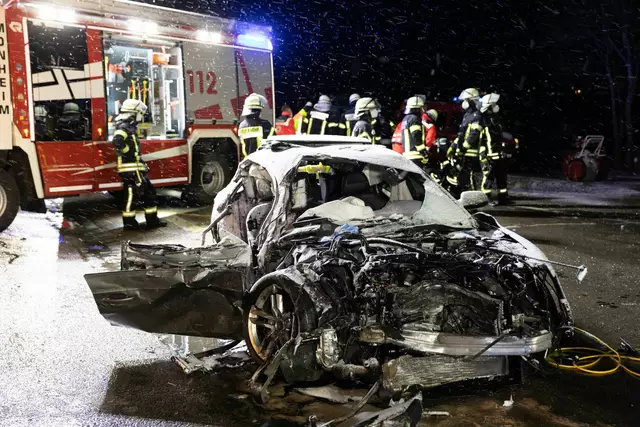 Oft genug sterben bei illegalen Rennen Unbeteiligte.
 | Foto: Ralph Goppelt/vifogra/dpa (Archivbild)