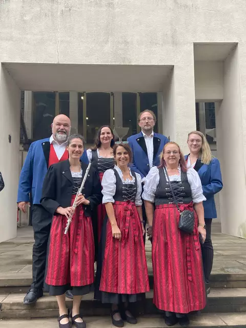 Den Großteil der fränkischen Abteilung von "German Winds" stellt die Stadtkapelle Zirndorf e.V.
v.l.n.r. Bernd Weber, Simone Prütting, Carola Offhaus, Regine Pönisch, Markus Beck, Kerstin Bellair, Christina Bloom | Foto: Bernd Weber