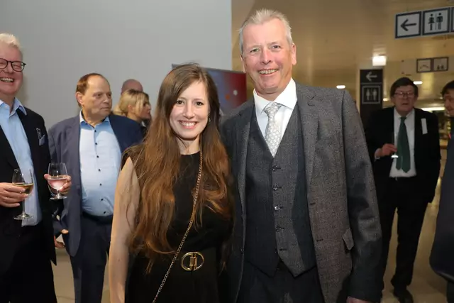 Nürnbergs Alt-OB Dr. Ulrich Maly (SPD) mit einer Reporterin. | Foto: Jürgen Friedrich